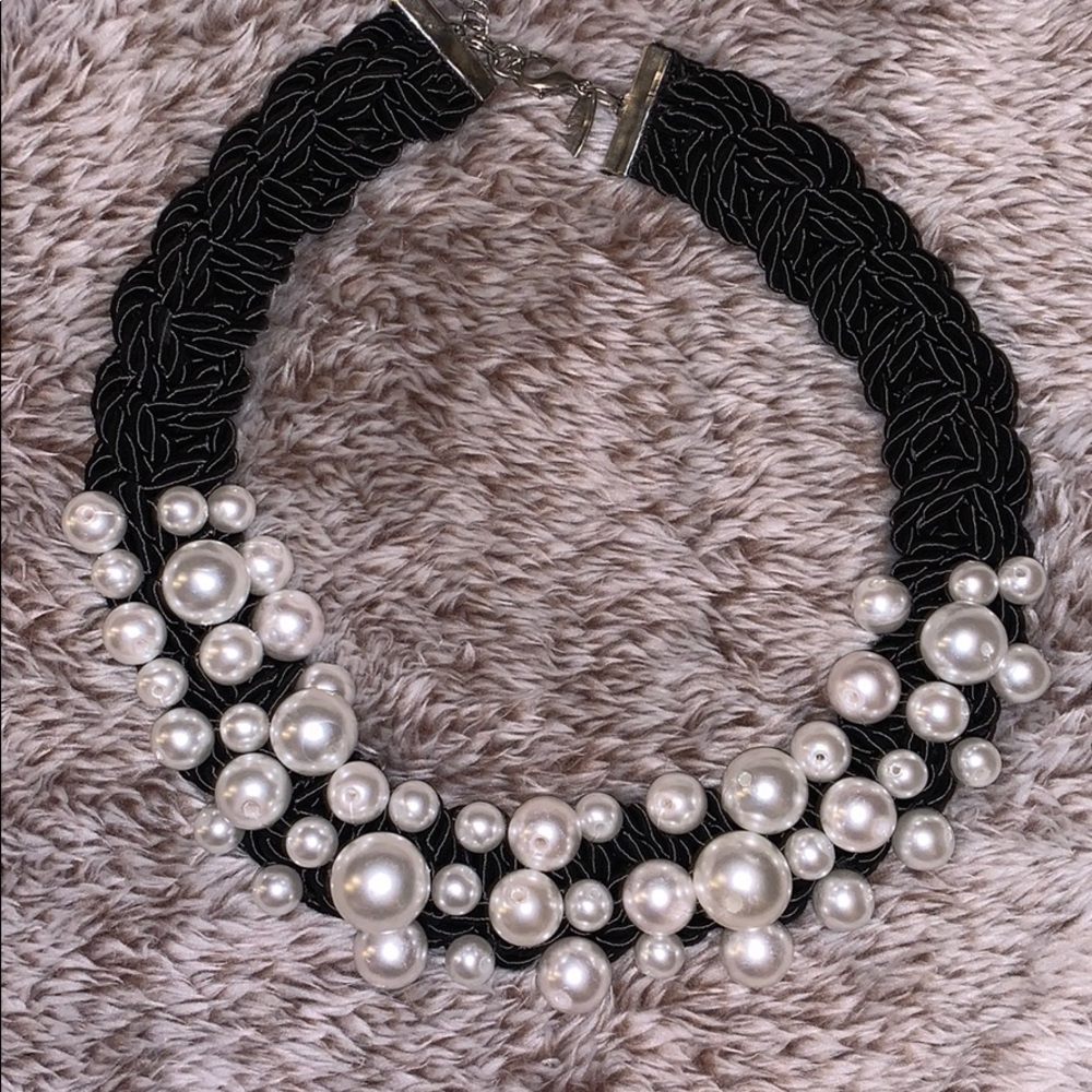PEARL ON BLACK ROPE-LIKE THREAD NECKLACE